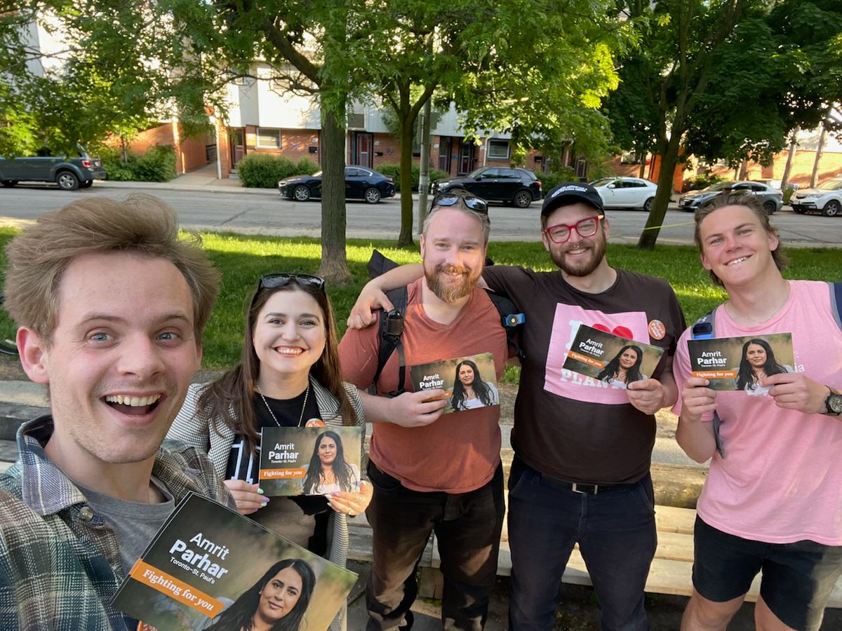 Rain or shine, it’s E-2, and Team Amrit is on the move! 

Visit volunteer.ndp.ca/ON35090/ to join our momentum for change this Monday, June 24 - Election Day 🗓️ 🗳️