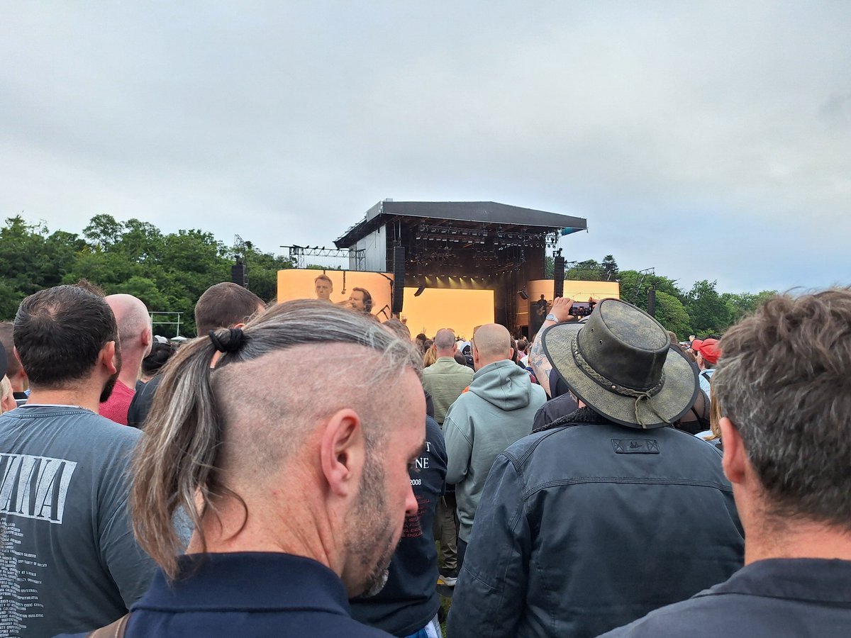 nigeleffect's tweet image. I am 6 foot 2. Paid over 100 quid to watch a TV screen. 
Marlay Park is a brutal venue, and whoever made the decision to put the stage at the top of the hill instead of the bottom needs shot.