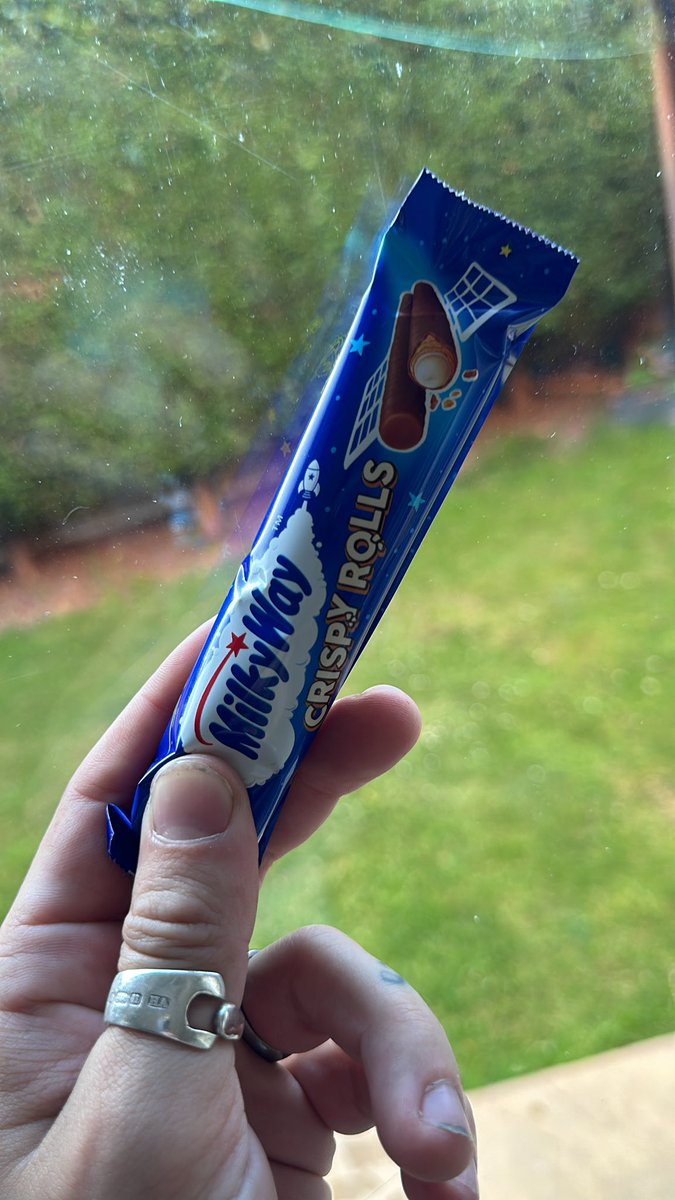 Why did no one tell me milkyway crispy rolls are back !!!!!! If you know you know !!!!