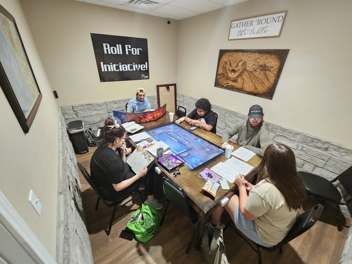 PhatCatzGaming's tweet photo. The first games of Free RPG Day have kicked off!
The next games start up at 5pm tonight!
#phatcatzgaming #phatcatz #catz #freerpgday #rpgday #ttrpg https://t.co/LPVCzwAF40