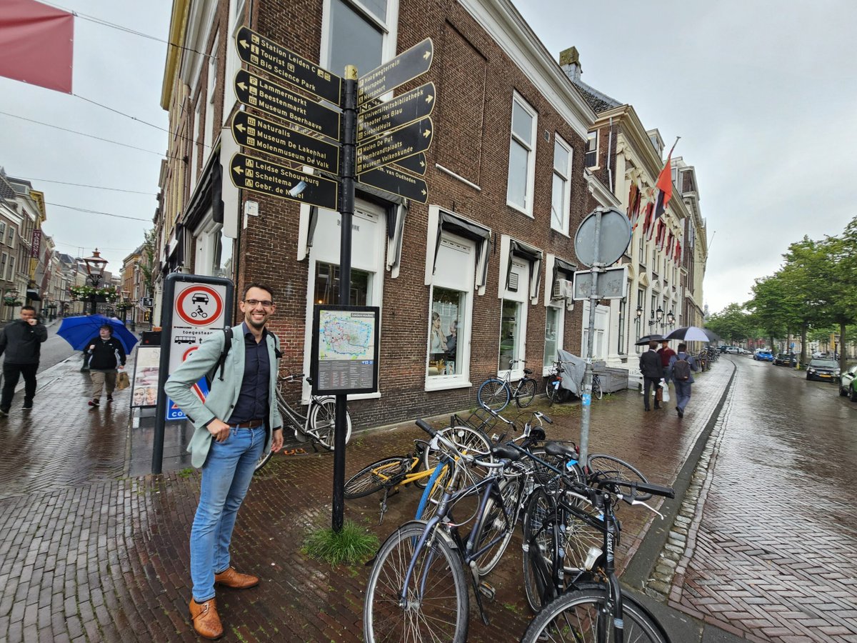 RuimtevoorLopen's tweet photo. #GroeneLopers in @GemeenteLeiden. Onder deze noemer gaat de Raad de komende tijd aan de slag met het #autoluw maken van de binnenstad. Er komen onder andere #knips en een #Parkplein als je de stad binnenkomt. In totaal gaat er €42.000.000 mee gemoeid.
👉 https://t.co/huVN8iVfpF https://t.co/wddsIaCNhi