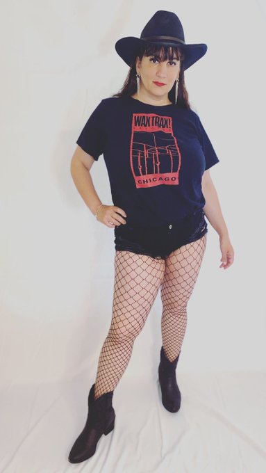 Staying inside, avoiding this brutal heat, &amp; listening to some excellent music. 🎵 hope you all have a<a href="/tag/clip"class="tags"><span>#clip</span></a>