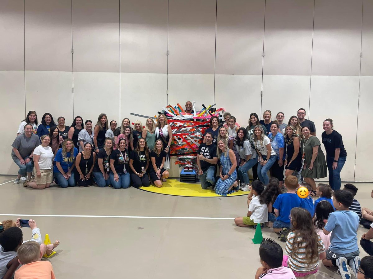 What a fun way to end the school year! Have a great summer everyone from our Memorial family to yours! ☀️😎💙💛