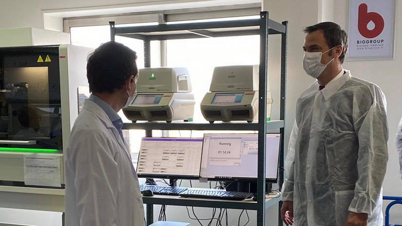 Casimir_Noir's tweet photo. @CrimesDeFrance #OlivierVéran avait visité un labo d'analyse #Biogroup à Saint-Denis lors de la crise sanitaire. https://t.co/kpBCFIjZsa