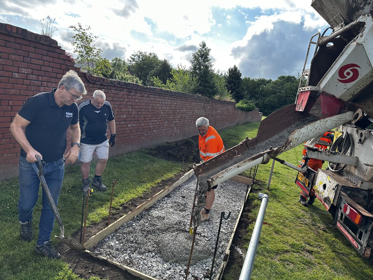 RuabonRoversFC's tweet photo. SUMMER PROJECT - DUGOUTS

A busy couple of days on the Rec as we work hard to continue to improve the footballing facilities in our village. 

Areas dug and prepped last night and the concrete poured today. 

1/2 https://t.co/shfYToneYj