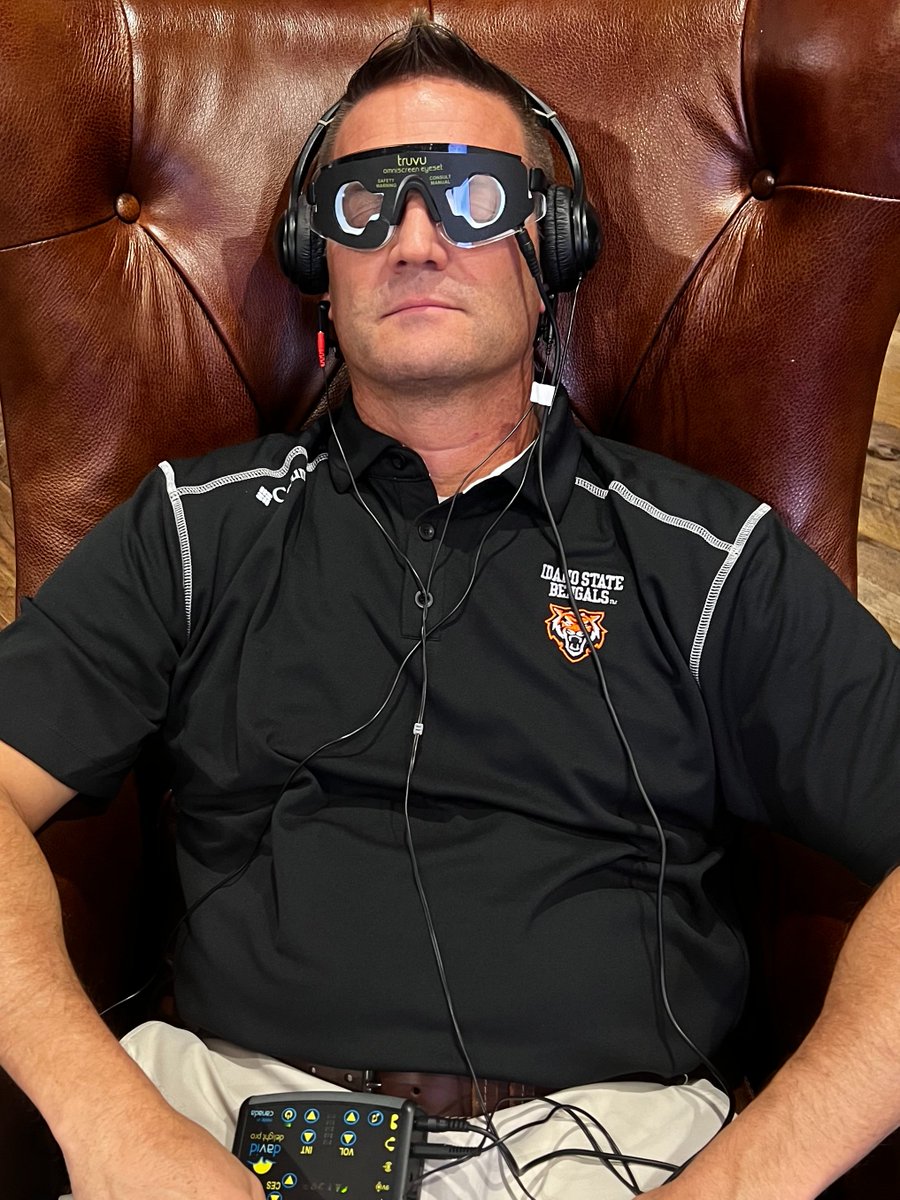 RandyVawdrey's tweet image. Using Audio-Visual Entrainment to enhance mood, improve sleep, and sharpen my mind is a regular part of my cognitive-care routine 😃🧠💤
#AVE #audiovisualentrainment #brain #brainhealth #healthiswealth #brainpower #selfcare #cognitive #mood #sleepbetter