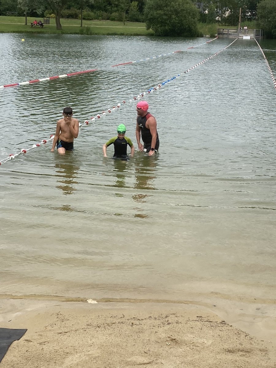 Lancement du Défi 1900 au Louroux-Beconnais, porté par Christophe Hamard, agent <a href="/Maine_et_Loire/">Département Maine-et-Loire</a> pour l’Ass Rêves qui réalise les rêves des enfants très gravement malades.24 heures de nages en relais! Quel bonheur pour Christophe de démarrer avec une jeune fille maintenant guérie!