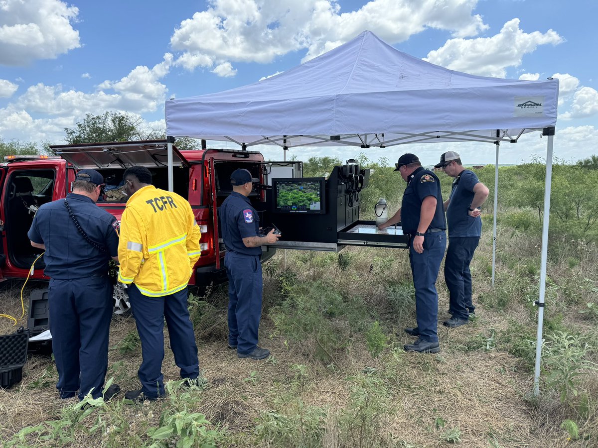 Brush fire on Richard’s Drive east of ABIA is under control with no structures lost and 13.6 acres burned. No injuries. Cause was a control burn that got out of hand. TCFR and AFD crews are beginning to clear. <a href="/austinfiredept/">Austin Fire Dept</a>