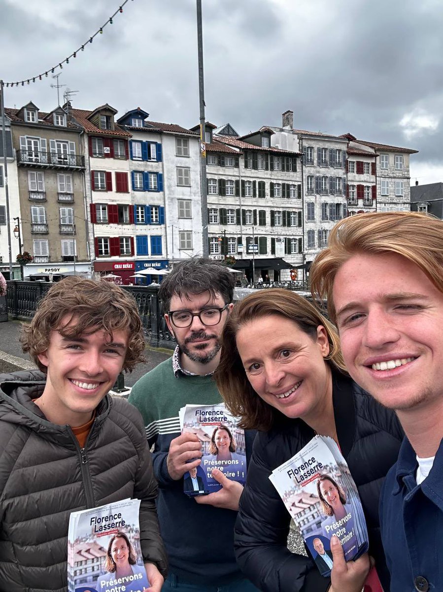 IlhanAlexandre's tweet photo. Malgré la grisaille, quel chaleureux acceuil ce matin aux marchés du Boucau et de Bayonne ! 🙌🏼

Des échanges toujours aussi passionnants avec les passants et les commerçants.

Un seul mot d’ordre : préservons notre territoire avec Florence Lasserre ! 🚀 

#legislatives #Circo6405 https://t.co/59MI8AWXmo