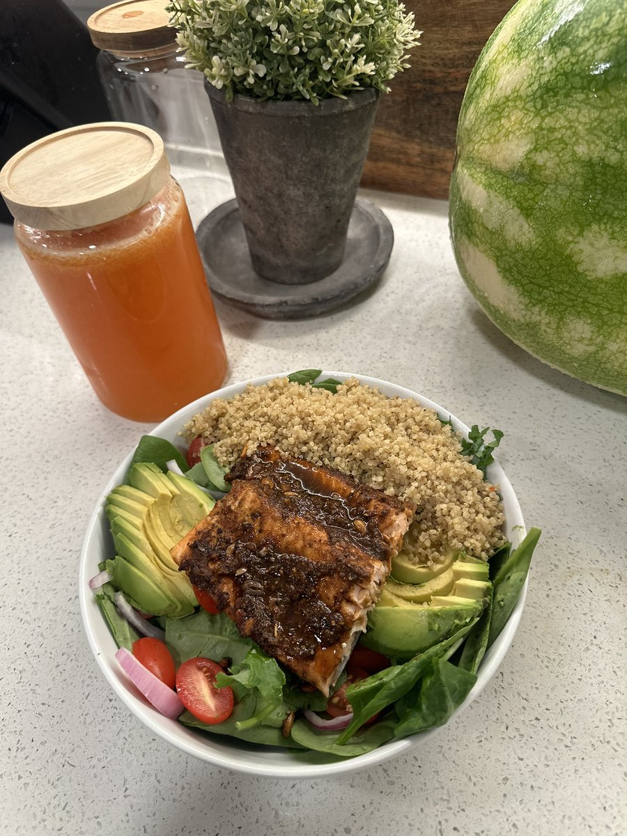 micahdotcom's tweet image. And I’m still not married ☹️