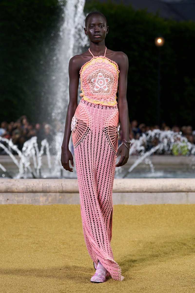 tailoredbytachi's tweet photo. Some crochet /knitting looks from @kenzo spring/summer 2025 fashion show looks.
What slide is your favorite?
I love the 5th look, I love how calm the color combination came out.
I love the details and how it got styled.
#springsummer2025 #FashionWeekParís #crochetcollection https://t.co/0FYr0Pphtw