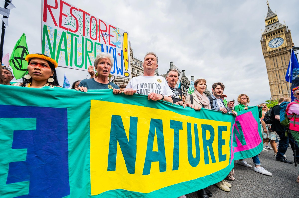 Dame Emma Thompson, Chris Packham, Dale Vince and Caroline Lucas during a Restore Nature Now protest in central London. 

Image ID: 2XDEJ6P / Guy Bell / Alamy Live News

 #RestoreNatureNow #NatureProtest #WildlifeConservation