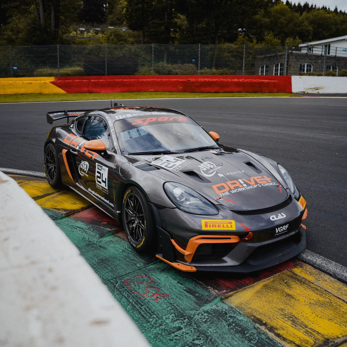 circuitspa's tweet photo. Des après-midi comme on les aime : du soleil, des courses, du spectacle... C'est ça qu'on veut !
#SROSpeedWeek
Just a perfect afternoon: sun, races, show on track... That's how we like it!
#SROSpeedWeek https://t.co/9eWQauSVwM