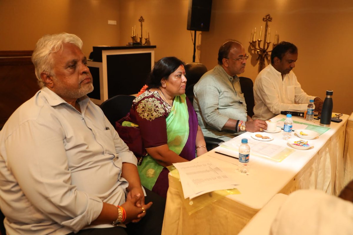 MALimbavali's tweet photo. Today along with former Minister of GoK, former MLA and Chairman of Mahadevapura Task Force Shri Arvind Limbavali, participated in the Mahdevapura Task Force Core Committee meeting held at a private hotel in Hoodi of Mahdevapura Assembly Constituency. 
1/2 https://t.co/TUcDVQ8SLq
