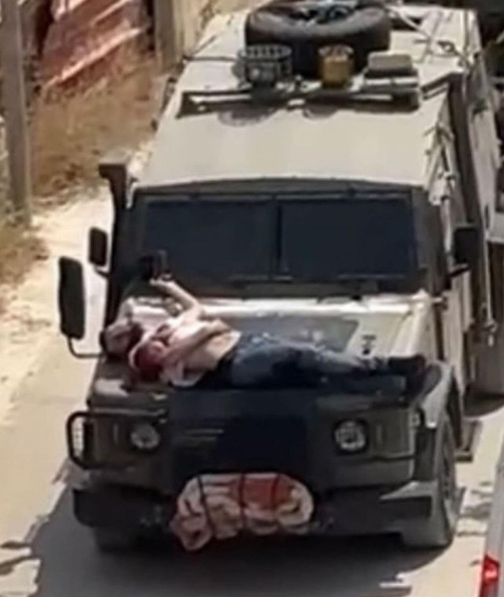 RamahiM's tweet image. #Zionisists = New Fascist 😡 
#Israel_is_terrorist_state #HumanShield