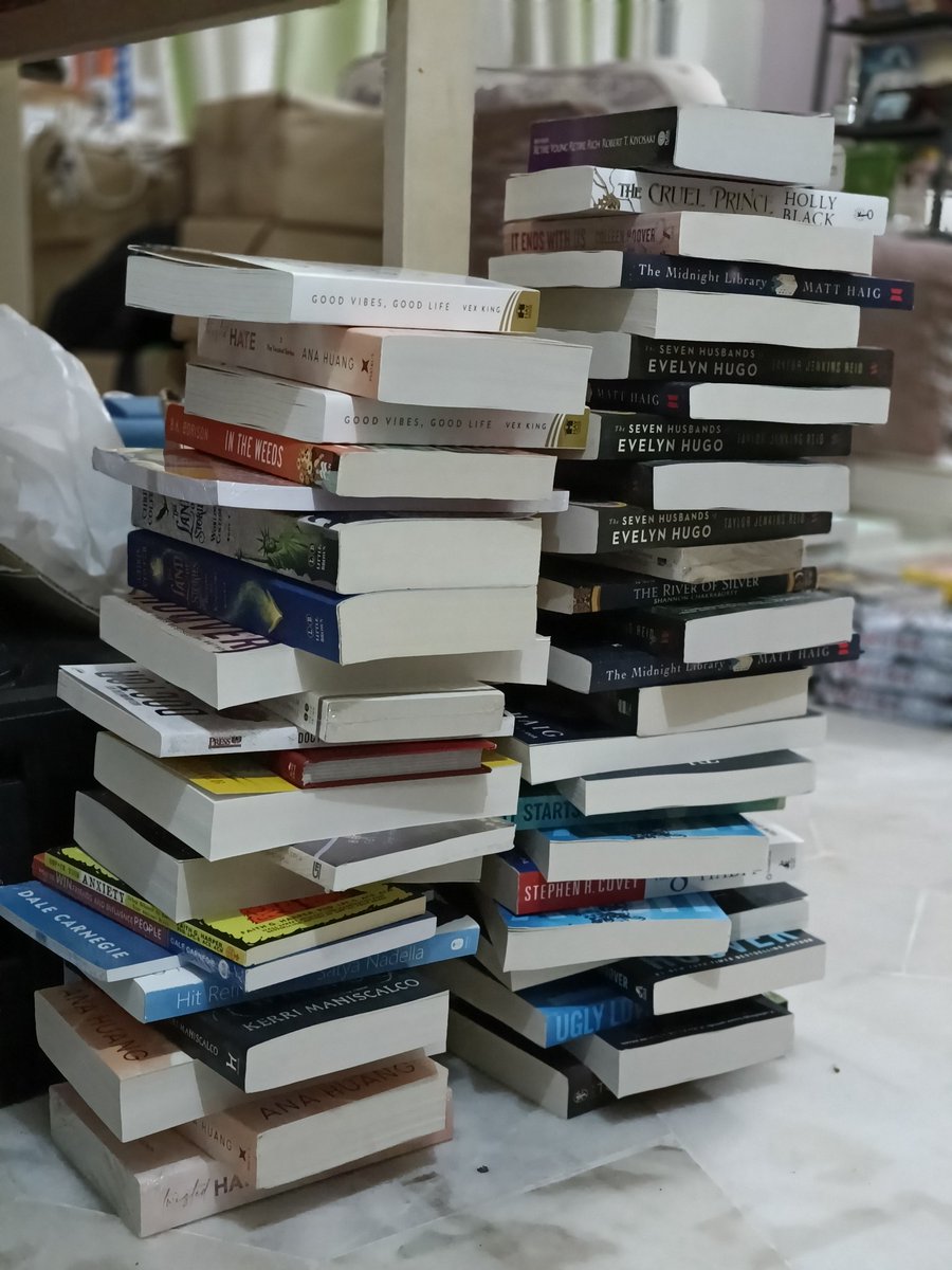 Antara buku yang diorder di BookCapital guna voucher buku. Membungkus kita tengah malam ni...