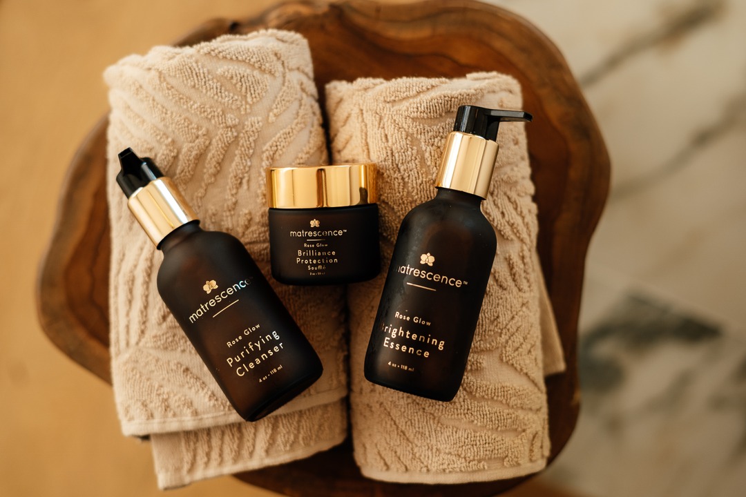 The kind of gift every new mom would want: a reminder to take care of themselves.✨

🔗 Shop now link in bio

#matresenceskin #skincare #postpartum #labor