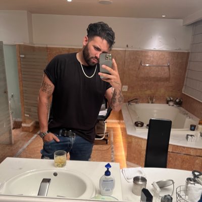 robertecc17's tweet photo. #NuevaFotoDePerfil https://t.co/qW02gxne5J