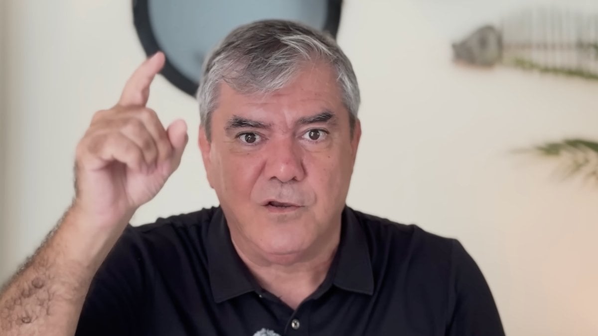 Adam Değil

Bugün Yılmaz Özdil'in iki 'ADAM'ını paylaştım;

Biri, namına 'ADAM' diye yazı yazdığı Metin Feyzioğlu... İktidara satıldı Kıbrıs'ta sefa sürüyor,

Diğeri, 'Yarının Kazananı' dediği 
Sinan Oğan... Muhalefeti sattı, sefa içinde yaşıyor...

'ADAM'lar mı değiller mi,