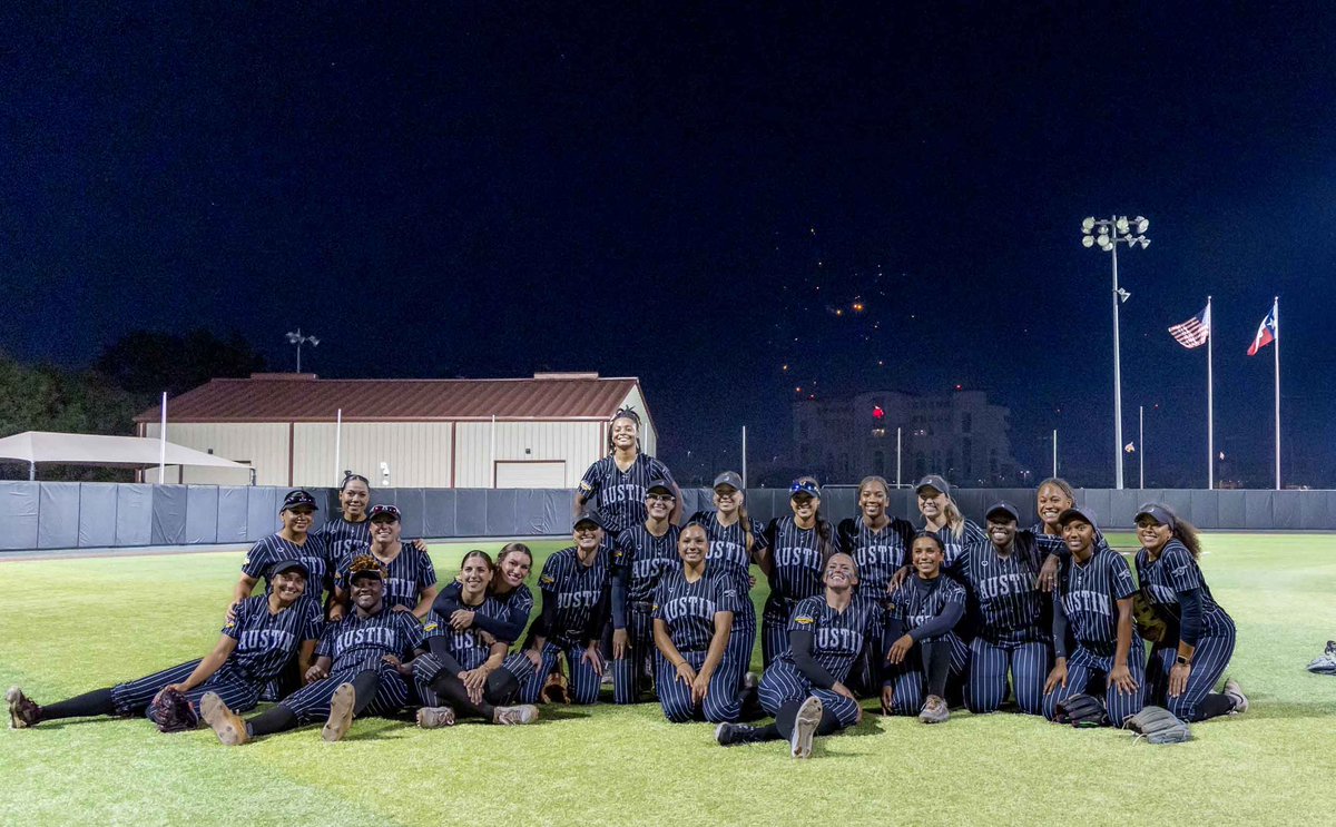 thetexassmoke's tweet photo. Post Win Views 🎆🤩

#RunItBack #wewantallthesmoke💨 #fridaynightlights #fridaynightfireworks https://t.co/irz9c7zrHn