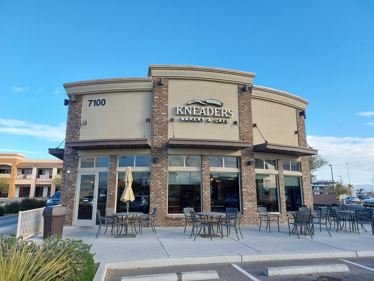hanochan_usa543's tweet image. #ラスベガスカフェ

ユタ州からやってきたパン屋Kneaders。ここのクロワッサンが食べたくなりオンラインでオーダー。

支払いが完了してよく見るとラスベガスではなくて、アリゾナ州のお店を選んでいた😑
直ぐに電話をすると有り難いことにキャンセルをして下さった。
次からは注意したい。
#Kneaders