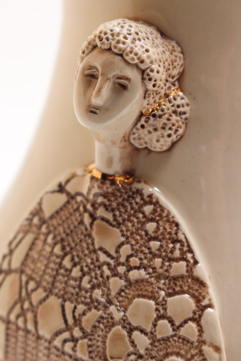 UntitledSquare's tweet photo. This piece is called 𝓤𝓷𝓼𝓮𝓮𝓷 𝓒𝓸𝓷𝓷𝓮𝓬𝓽𝓲𝓸𝓷𝓼  from our 𝓖𝓻𝓸𝔀𝓷 𝓤𝓹𝓼 collection.  #potteryforall #handmadeceramics #contemporaryceramics #ceramicshare #functionalceramics #potteryart #smallbusiness #art #womeninbusiness https://t.co/yRDJ1oxYRZ