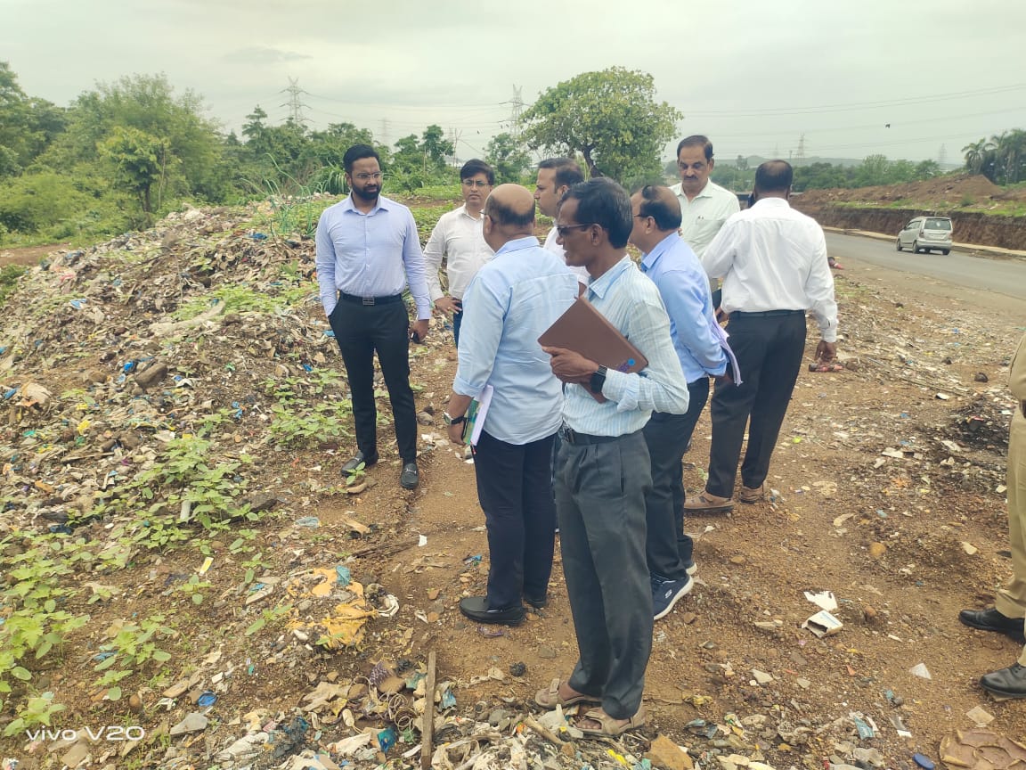 ceozpthane's tweet photo. कचऱ्याच्या समस्यांवर कायमस्वरूपी उपाययोजना करण्यासाठी ग्रामपंचायतींनी पुढाकार घ्यावा. ग्रामपंचायती अंतर्गत घनकचरा व्यवस्थापन, कचऱ्याचे विविध प्रकारे विल्हेवाट करणे तसेच कचऱ्याचे व्यवस्थापन करण्यासाठी ग्रामस्थांनी देखील पुढाकार घ्यावा असे आवाहन  मुख्य कार्यकारी अधिकारी यांनी केले. https://t.co/CnCUEPQVcZ