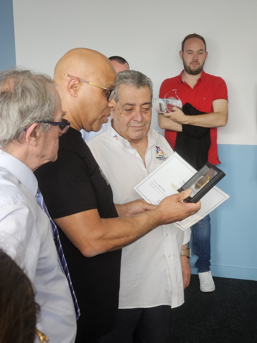 Raphaël Blanchard (@blanchardraphal) on Twitter photo Heureux d'être au côté du club de Lutte de #Courcy à l'occasion du championnat de France de Lutte D3 accueilli avec coopération par #Tinqueux
Plaisir de partager ce temps avec <a href="/2021Kariger/">Dorgueille Kariger 2021</a> première VP du <a href="/DptMarne/">Département Marne</a> et Béatrice Moreau conseillère régionale.
<a href="/JM_Roze/">Jean-Marc Roze</a> Heureux d'être au côté du club de Lutte de #Courcy à l'occasion du championnat de France de Lutte D3 accueilli avec coopération par #Tinqueux
Plaisir de partager ce temps avec <a href="/2021Kariger/">Dorgueille Kariger 2021</a> première VP du <a href="/DptMarne/">Département Marne</a> et Béatrice Moreau conseillère régionale.
<a href="/JM_Roze/">Jean-Marc Roze</a>