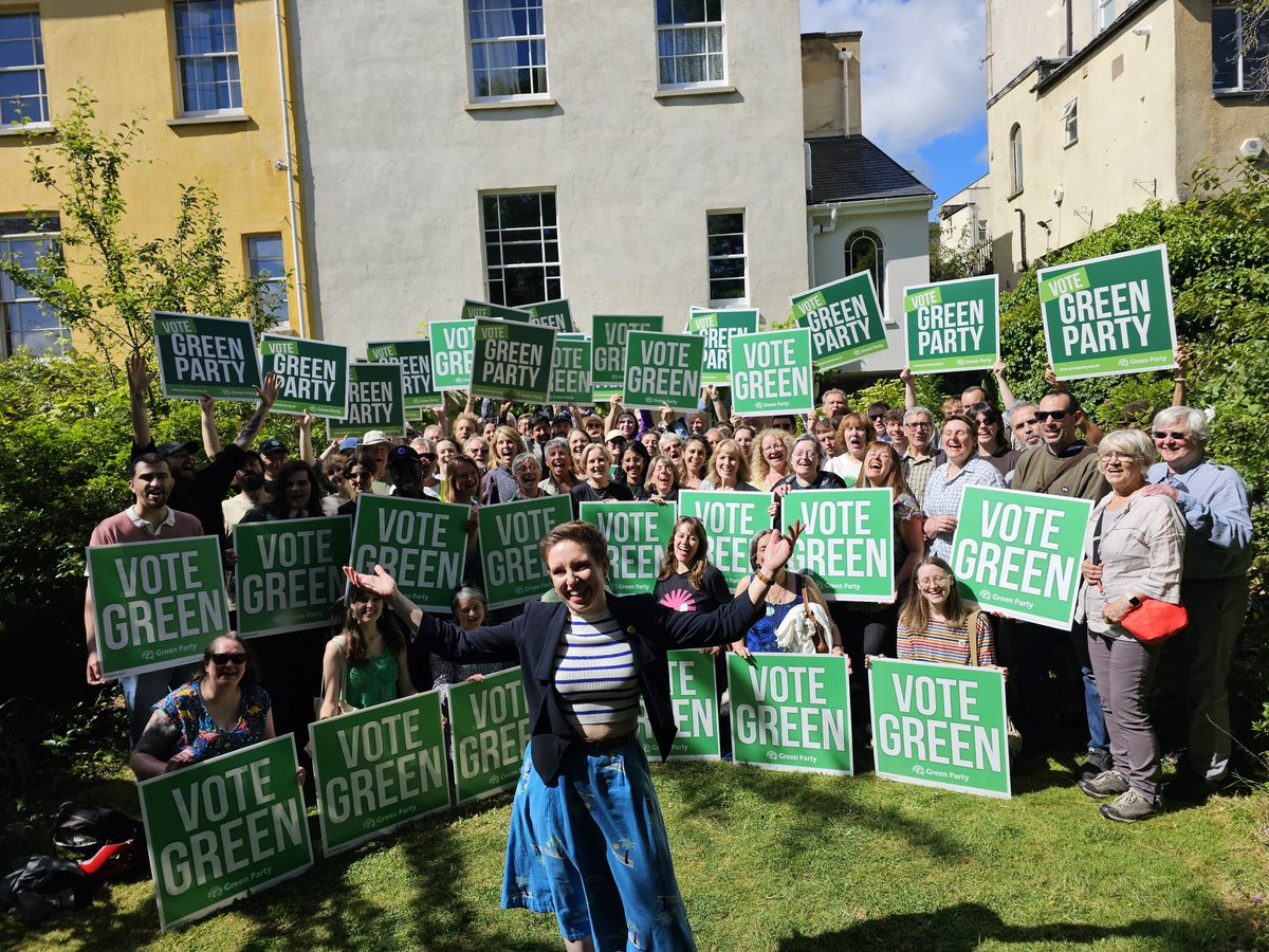 GNDRising's tweet photo. Today we’ve been out door-knocking in Bristol for Green New Deal champion @carla_denyer!

This is our chance to make history + elect an incredible Green MP to Parliament

A candidate willing to fight for workers’ rights, affordable housing, strong public services + our climate ✊ https://t.co/EOidaK1Aur