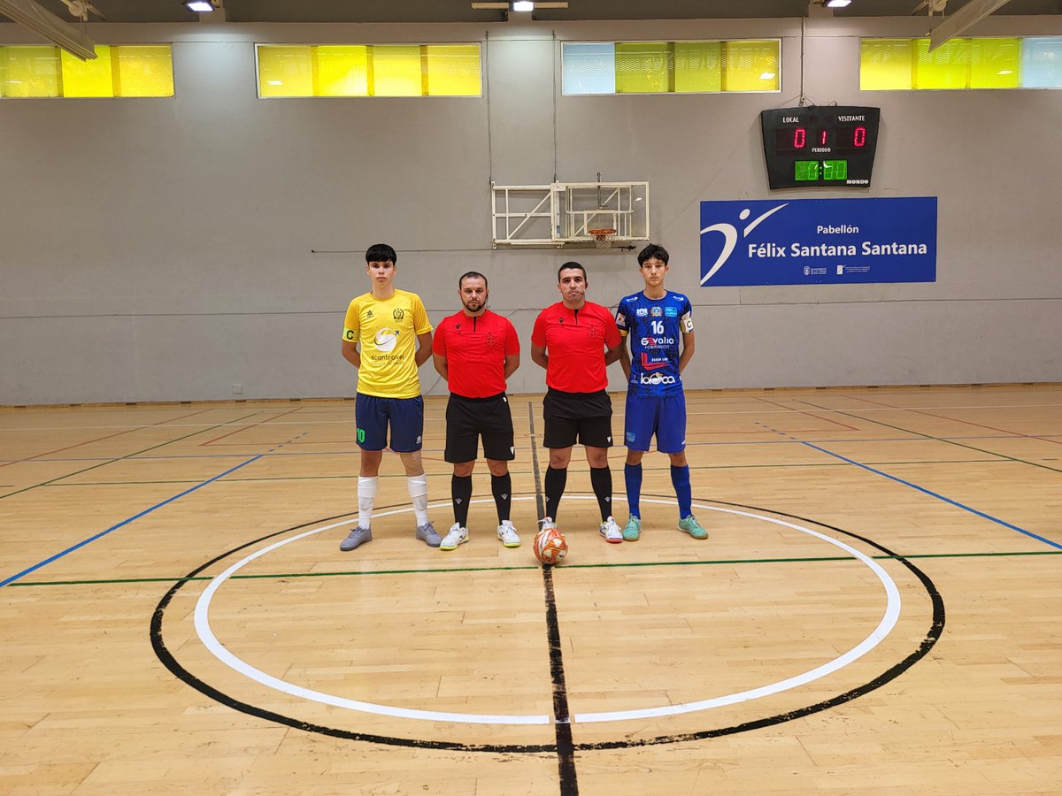 🏆 | El <a href="/AguimesFS/">Agüimes FS</a> campeón de la Copa <a href="/futbolsalalp/">FútbolSala LasPalmas</a> Cadete tras derrotar en el final al <a href="/OlironFutsal/">C. D. Olirón Futsal</a> 

👥El directivo <a href="/ReinaldoMontes8/">Reinaldo Montesdeoca</a>, presidente del Comité <a href="/mahq69/">Manolo Hernandez</a> y el seleccionador <a href="/agugara1009/">TINO Garcia</a> los trofeos a los dos equipos finalistas 

#FutsalCanario