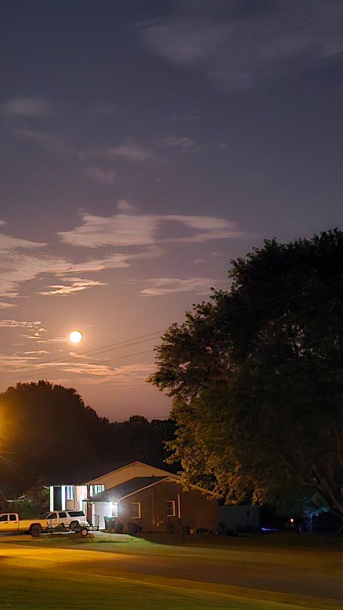 docdevore's tweet image. The clouds move away (finally) to allow the #Strawberry #Moon to shine down brightly.