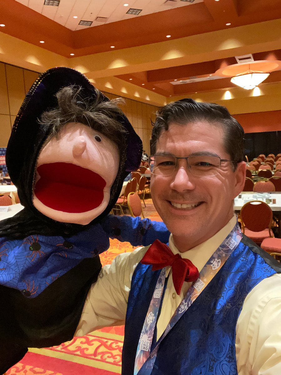 role_play_riot's tweet photo. Having a blast paneling and performing magic at #soonercon! https://t.co/wPduBOUfsw