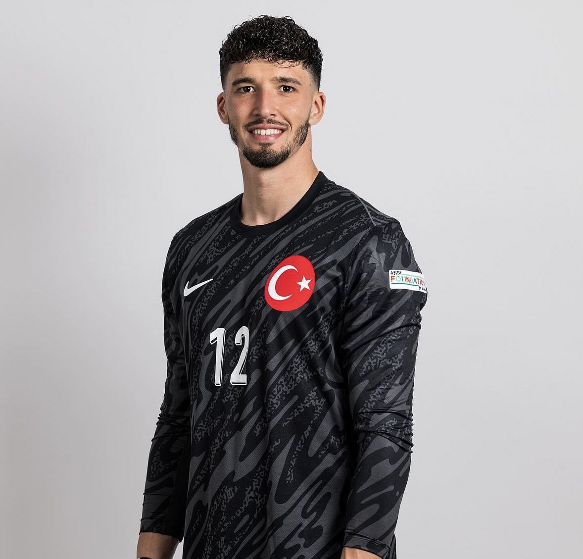 - kalede durumlar nasil
+ kalede fena bi gol akışı var abi