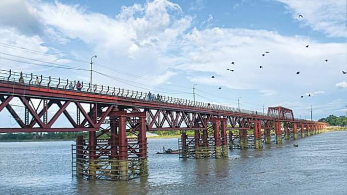 কালুরঘাটে ফেরিতে উঠতে গিয়ে নদীতে পড়ে নিখোঁজ ২, একজনকে উদ্ধার