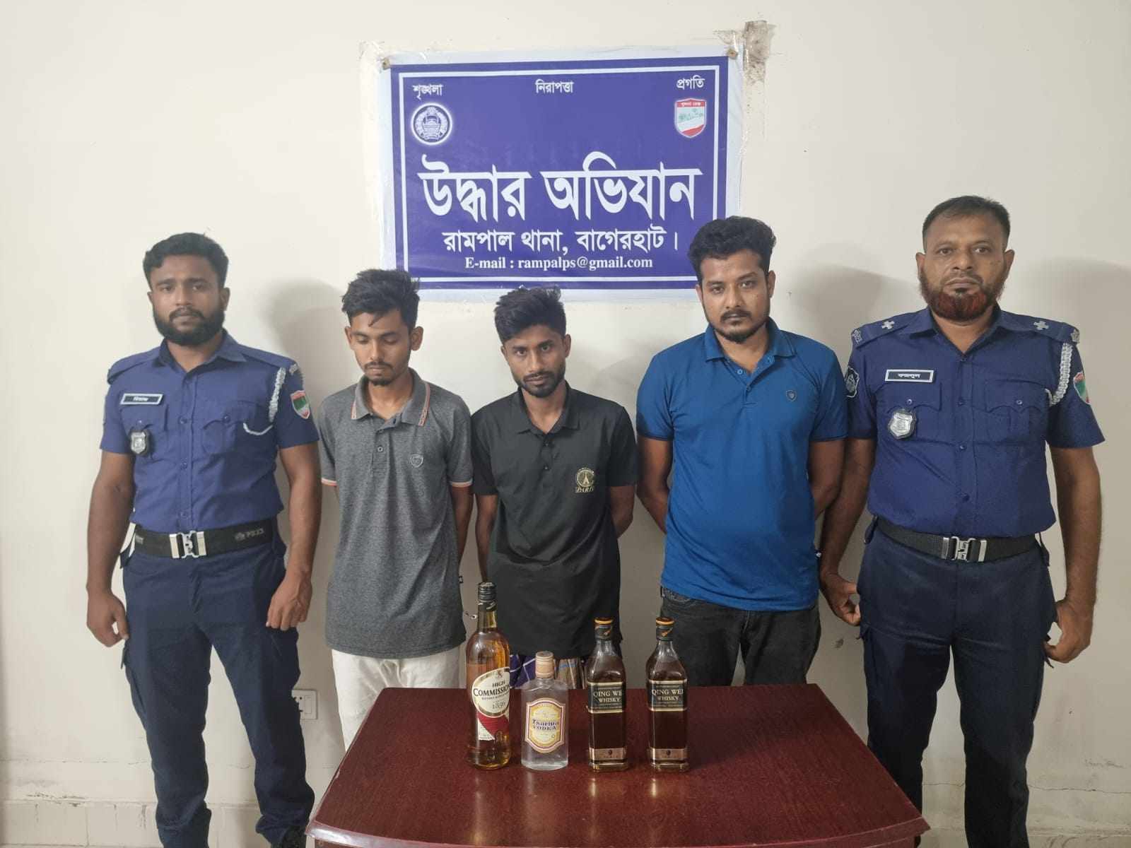 রামপালে বিদেশী ও দেশী মদসহ আটক ৩, মোটরসাইকেল জব্দ