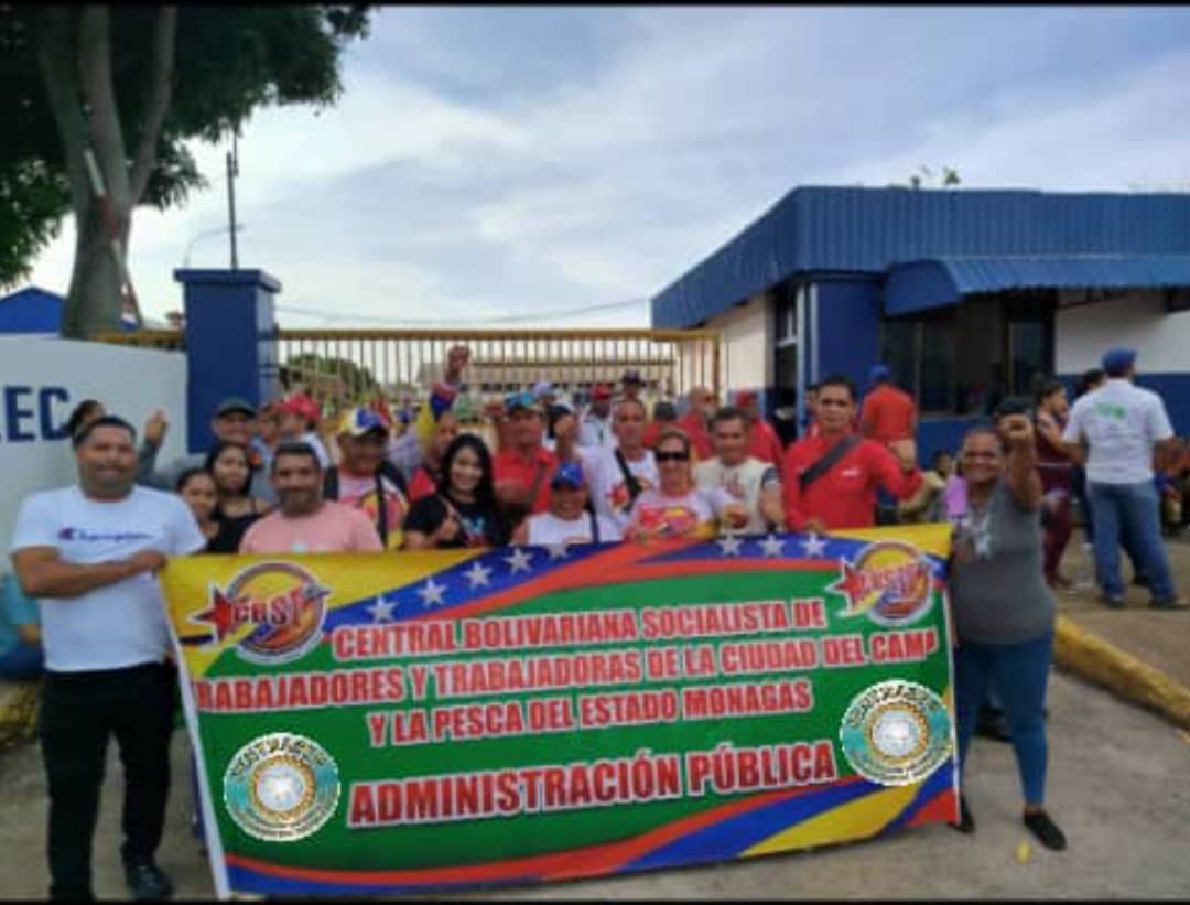 TRABAJADOR@S PÚBLICOS. Restados con el CANDIDATO de la clase Obrera NICOLÁS MADURO. VENCEREMOS  <a href="/amarcanopsuv/">Ángel Marcano</a> <a href="/CaracasLoteria/">Lotería de Caracas</a> <a href="/cbolivariana/">Central Bolivariana CBST</a> <a href="/dcabellor/">Diosdado Cabello R</a> <a href="/delcyrodriguezv/">Delcy Rodríguez</a> <a href="/ElFenomeno_13/">@Guary_75</a> <a href="/torrealbaf/">Francisco Torrealba</a> <a href="/Nahumfernandezm/">Nahum Fernández</a> <a href="/FidelVsquezPSUV/">FIDEL E. VASQUEZ I.</a> <a href="/luismarcanos/">Luis Marcano</a> <a href="/NicolasMaduro/">Nicolás Maduro</a> FENTRASEP.