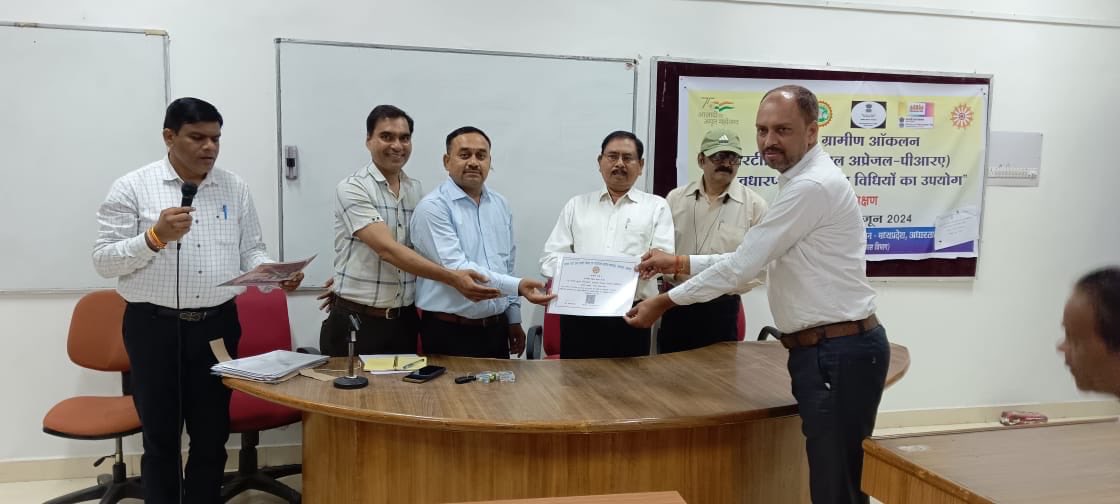 Rajkumardamoh07's tweet photo. महात्मा गांधी राज्य ग्रामीण विकास एवं पंचायतराज संस्थान #MGSIRD जबलपुर द्वारा “सहभागी ग्रामीण आंकलन(PRA) की अवधारणा एवं प्रमुख विधियों का उपयोग”  विषय आयोजित 5 दिवसीय प्रशिक्षण कार्यक्रम  संपन्न https://t.co/DfDIx7ChDg