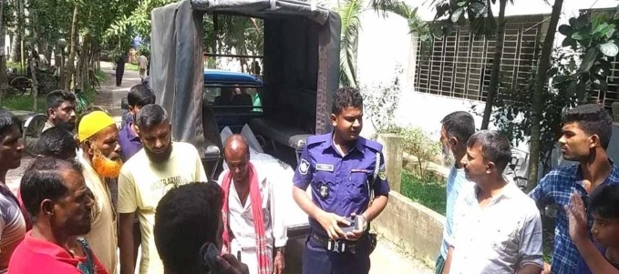 বাগেরহাটে সড়কে ঝরল বাবা-ছেলের প্রাণ, মা হাসপাতালে