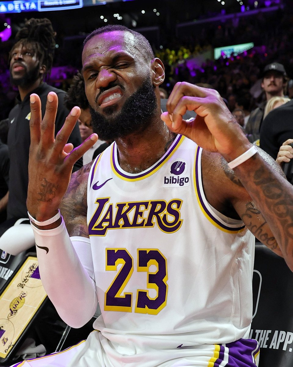 LeBronFactory's tweet image. We don’t do fake stats around here

LeBron has a triple double for his career

▪️40, 474 PTS
▪️11, 185 REB
▪️11, 009 AST