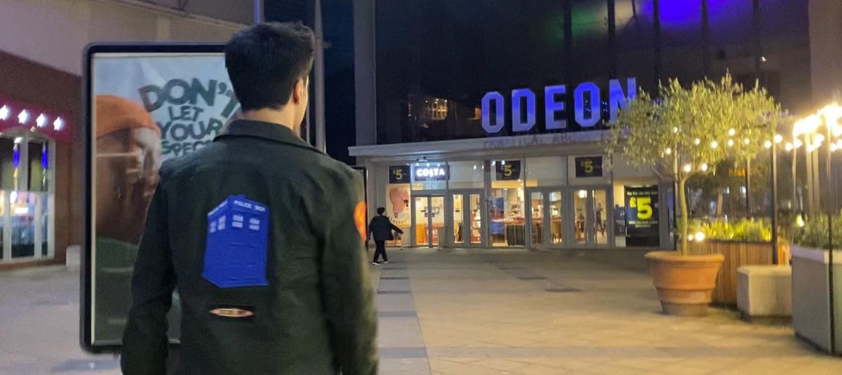 HJFilms_98's tweet photo. Project Who Next - A Cinematic Season Finale Vlog 🎬
This may have been one of the most magical moments of the project so far. Watching a two part finale surrounded by Whovians at the cinema, in my happy place ❤️
#ProjectWhoNext ♥♥➕🔷️🎬 https://t.co/NvdJ5CedBn