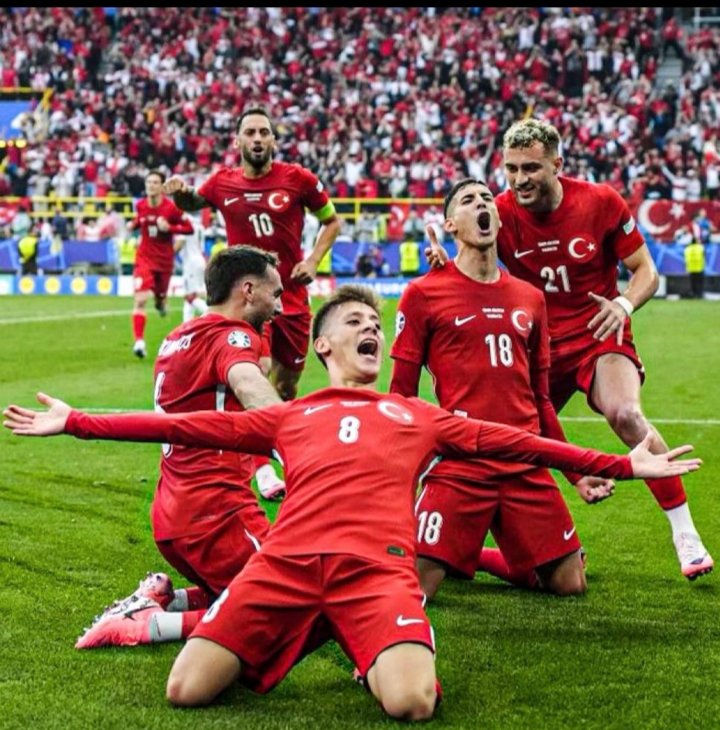 Ne olur gel ve şöyle bir sevinç yaşat bize 
 #TURvPOR