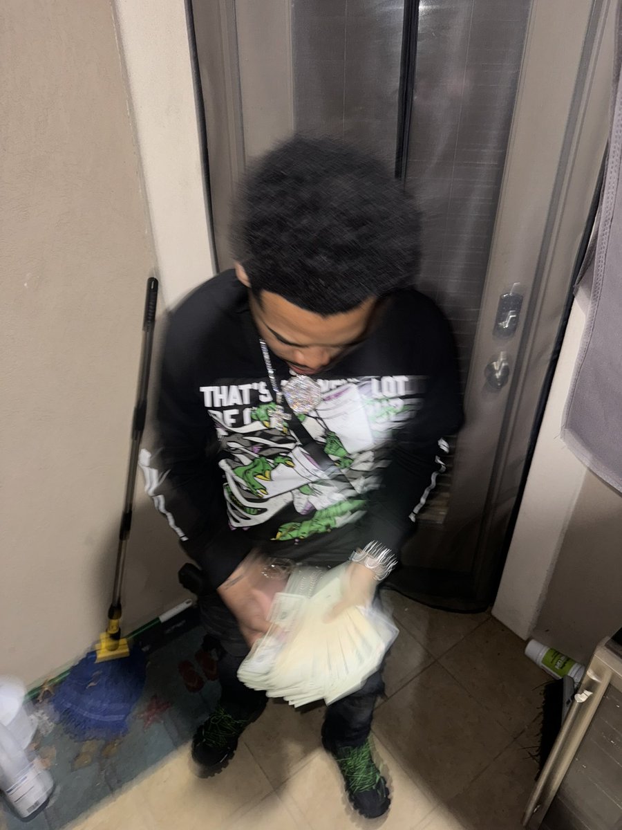 jayyrichhhhh's tweet photo. 🤮💰 https://t.co/n4JVv6N5eQ
