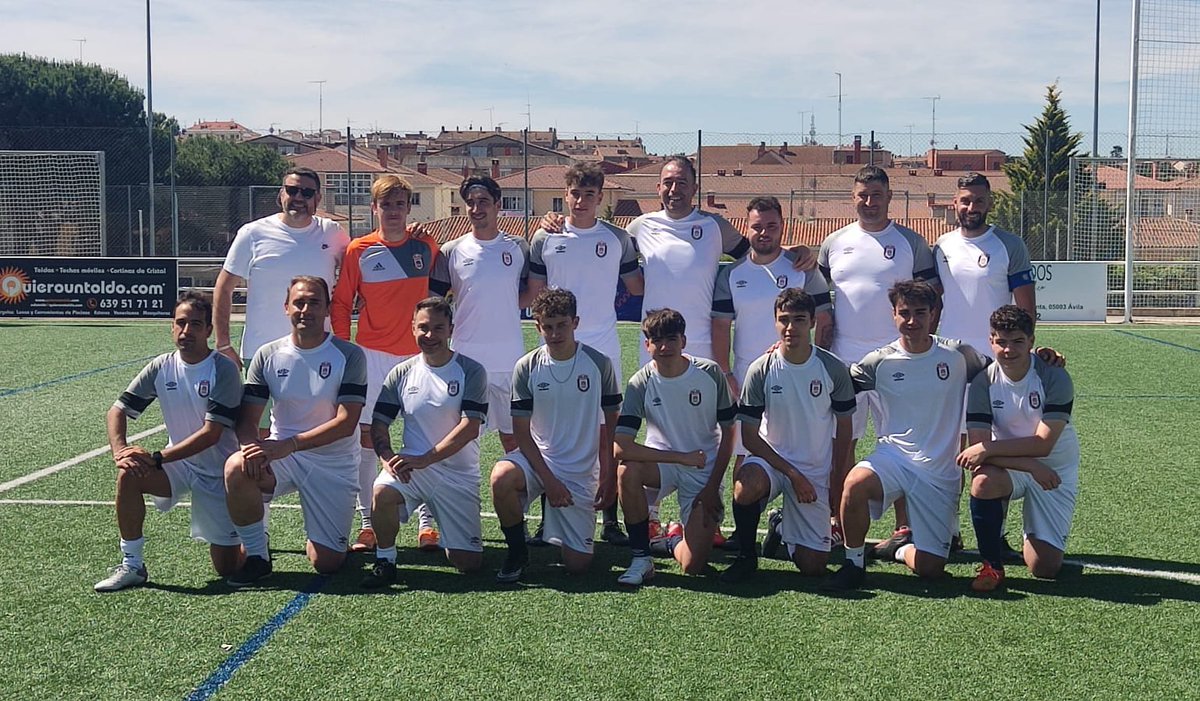 AvilaCantera's tweet photo. ♥️💙 Día de torneo benefico con @Barsavila2002 , con el Infantil C como campeón de su categoría tras imponerse en la tanda de penaltis de la final.
😉 También ha habido hueco en el césped para la sección 'senior' de nuestra cantera.
#CanteraEncarnada 🐣 https://t.co/txTiClrpJh