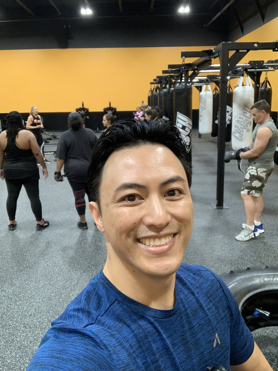 Robert_LeQuang's tweet photo. Legs on fire 🔥!!! Ugh. I’ll be crawling home. 😭

#LegDay #Workout #Health #Fitness #Fit #Gym #Dead #LifeAfter40 https://t.co/2kcR0URNoD