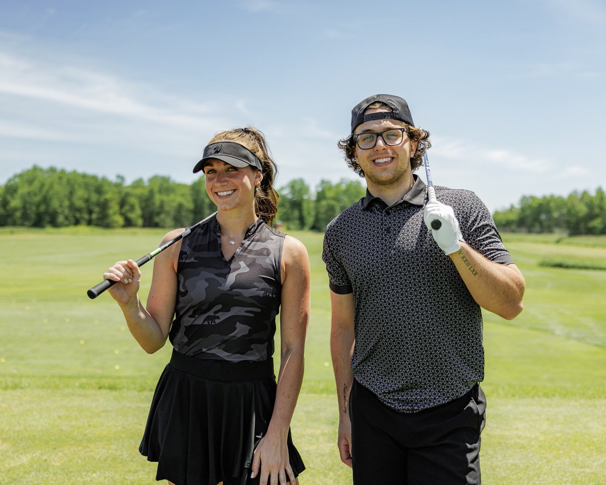 Boss said if this gets 250 retweets we can put this pic on a billboard

Help break our marketing budget 🙏