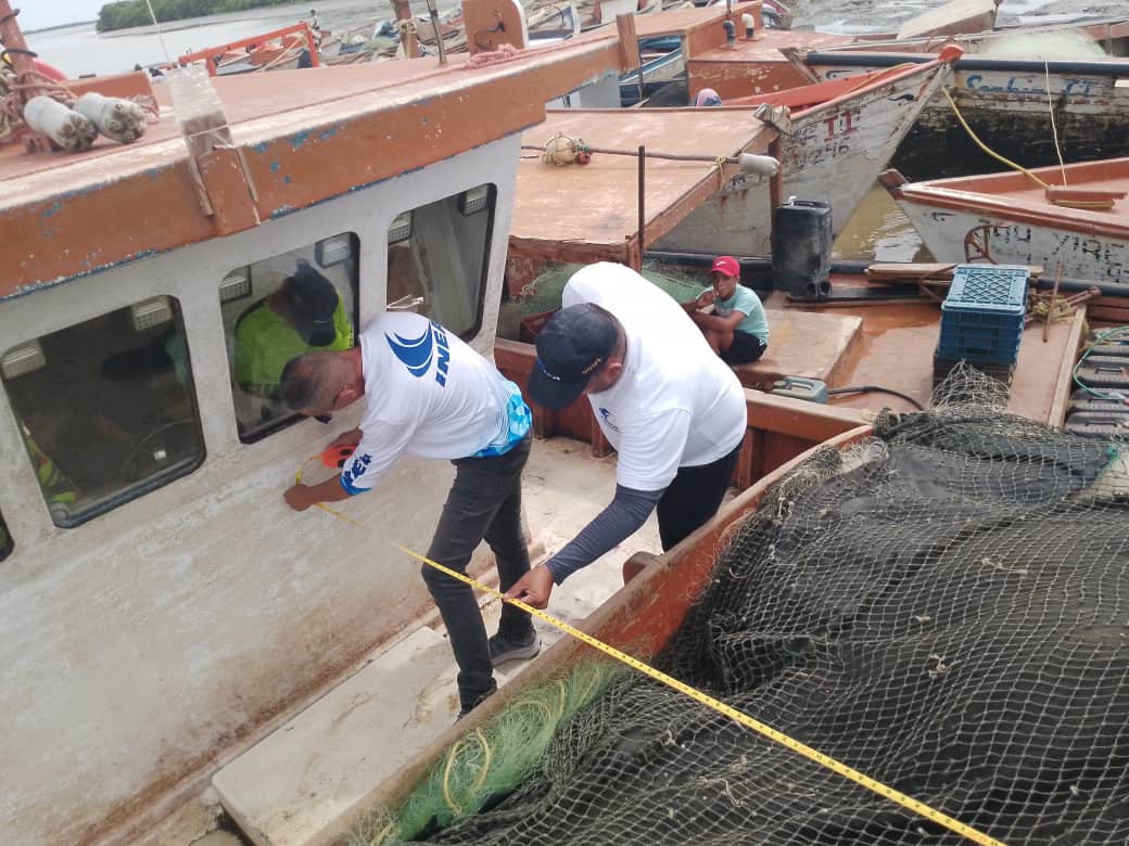 #22Jun 🗞️El #INEA ejecuta el plan de atención al puerto pesquero de Zazárida en #Falcón. Se reúnen con propietarios de buques para coordinar el programa de inspección, efectúan inspecciones de estructuras de embarcaciones de gran escala y orientaciones de trámite.