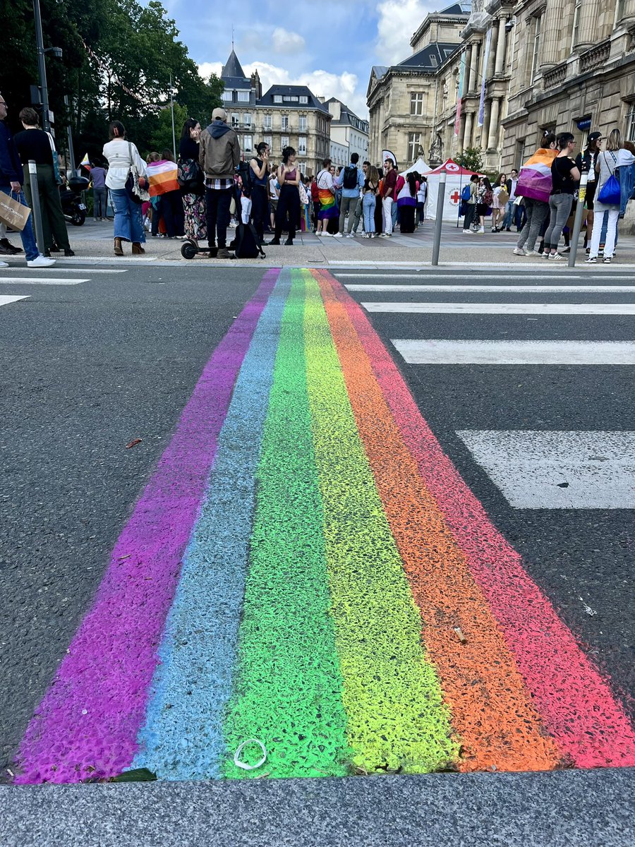 À #Rouen, c’était la #marchedesfiertés 🌈 <a href="/paris_normandie/">paris_normandie</a> <a href="/fiertescolorees/">Fiertés Colorées</a>