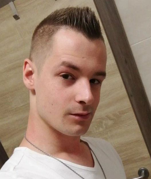 Wasureta333's tweet photo. not to mention he looks like a fucking cucumber, just got ran down by MEGAMIND https://t.co/4TiYVv3AY8
