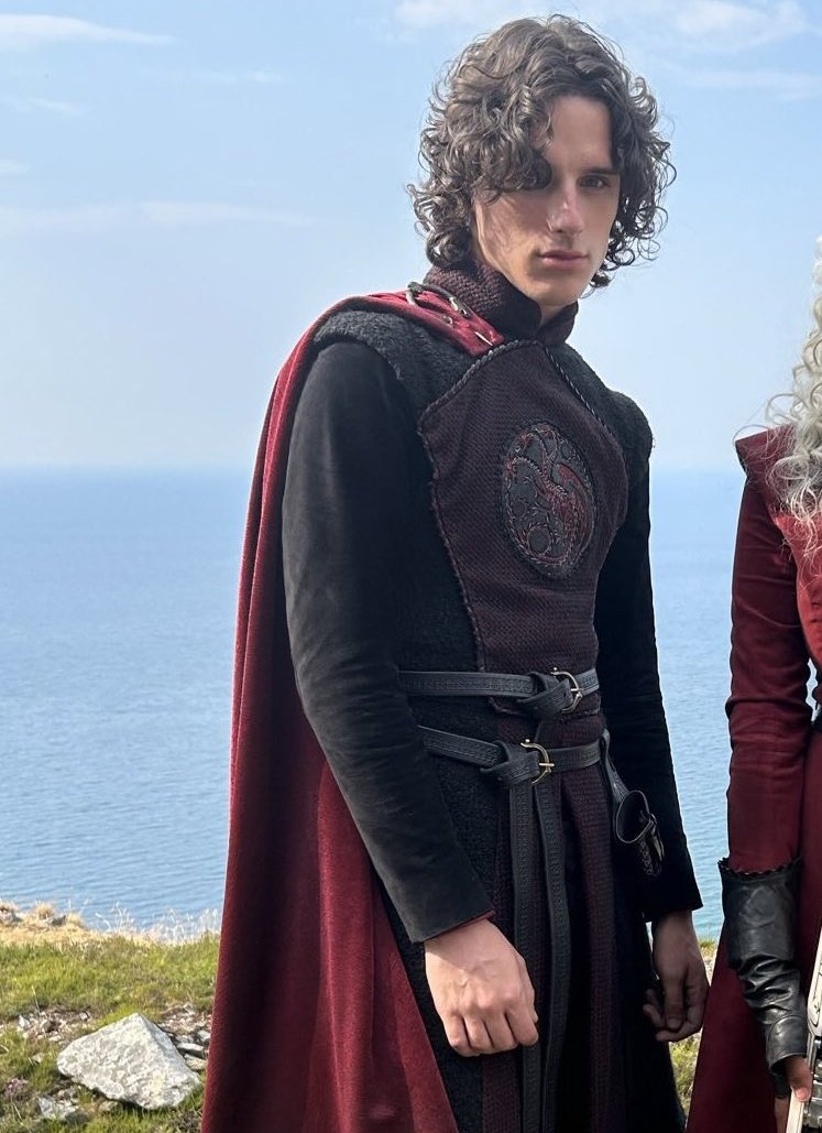 luvfloren's tweet photo. Ele nunca nega as alegações de ser o Targaryen masculino mais bonito https://t.co/K7HKSVCta7
