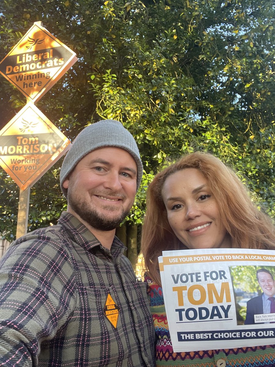 Fabulous day speaking to the lovely people of #Cheadle today - and great to see so⁩ much support for ⁦<a href="/ThomasMorrison/">Tom Morrison MP</a> and the ⁦<a href="/LibDems/">Liberal Democrats</a> 🌞🔸